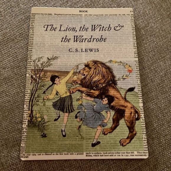 The Lion, the Witch, & the Wardrobe Narnia Magnet - Picture 6 of 8